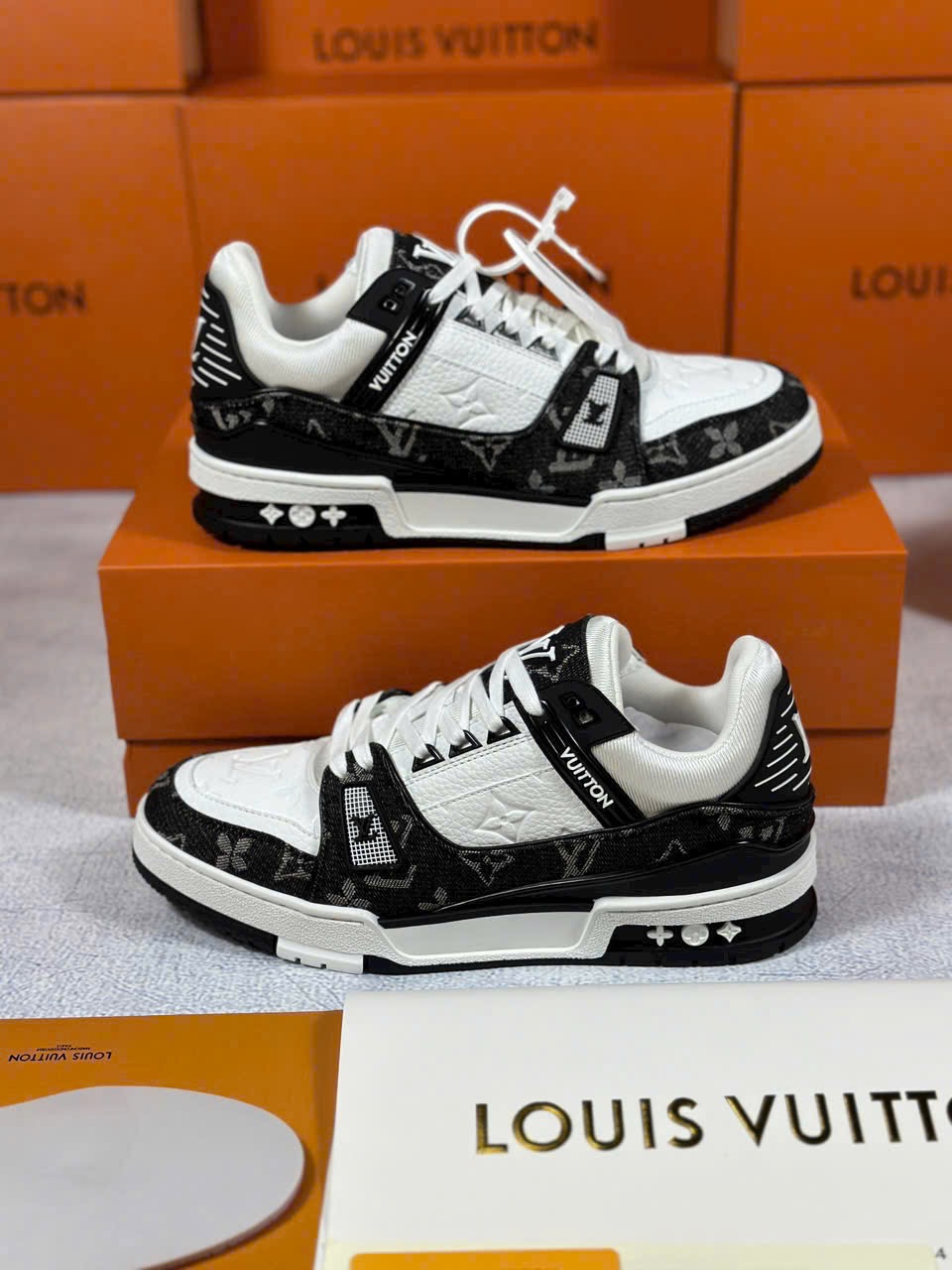 Louis Vuitton Trainer Monogram Denim White Black - Ảnh 2